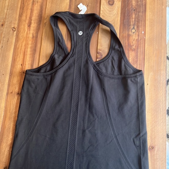 Lululemon swiftly tank - Picture 4 of 4